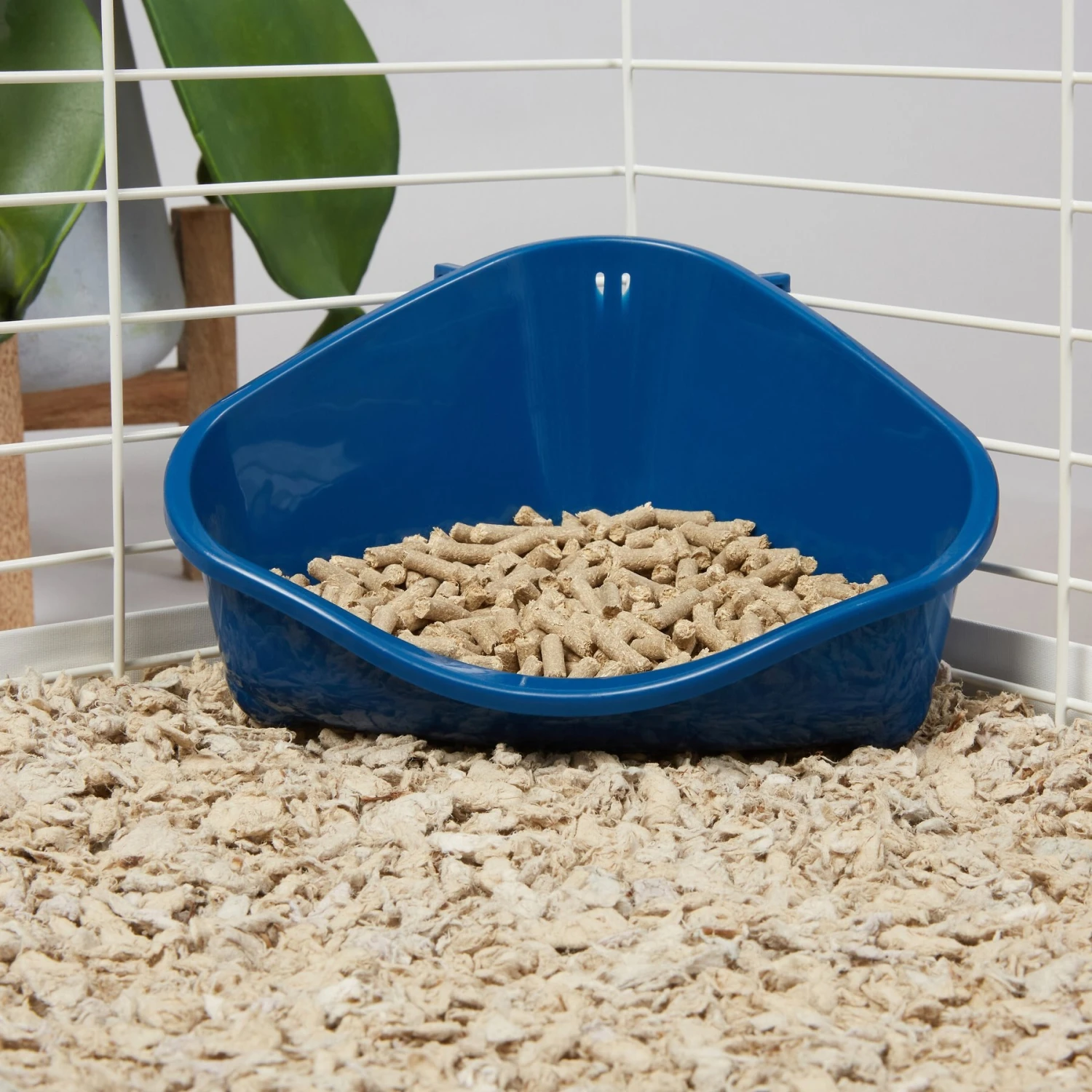 Frisco Corner Small Pet Litter Box 3 Frisco Corner Small Pet Litter Box - Image 3