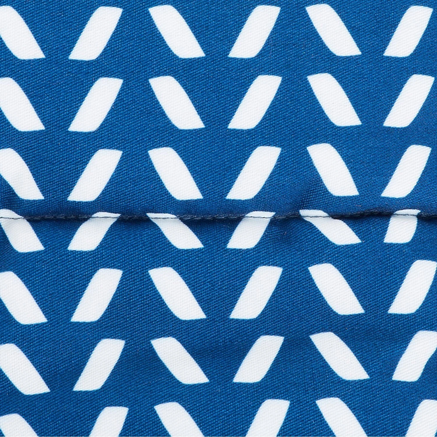 Frisco Herringbone Small Pet Plush Oval Cuddler & Frisco Pineapple Small Pet Hideaway 5 Frisco Herringbone Small Pet Plush Oval Cuddler & Frisco Pineapple Small Pet Hideaway - Image 5